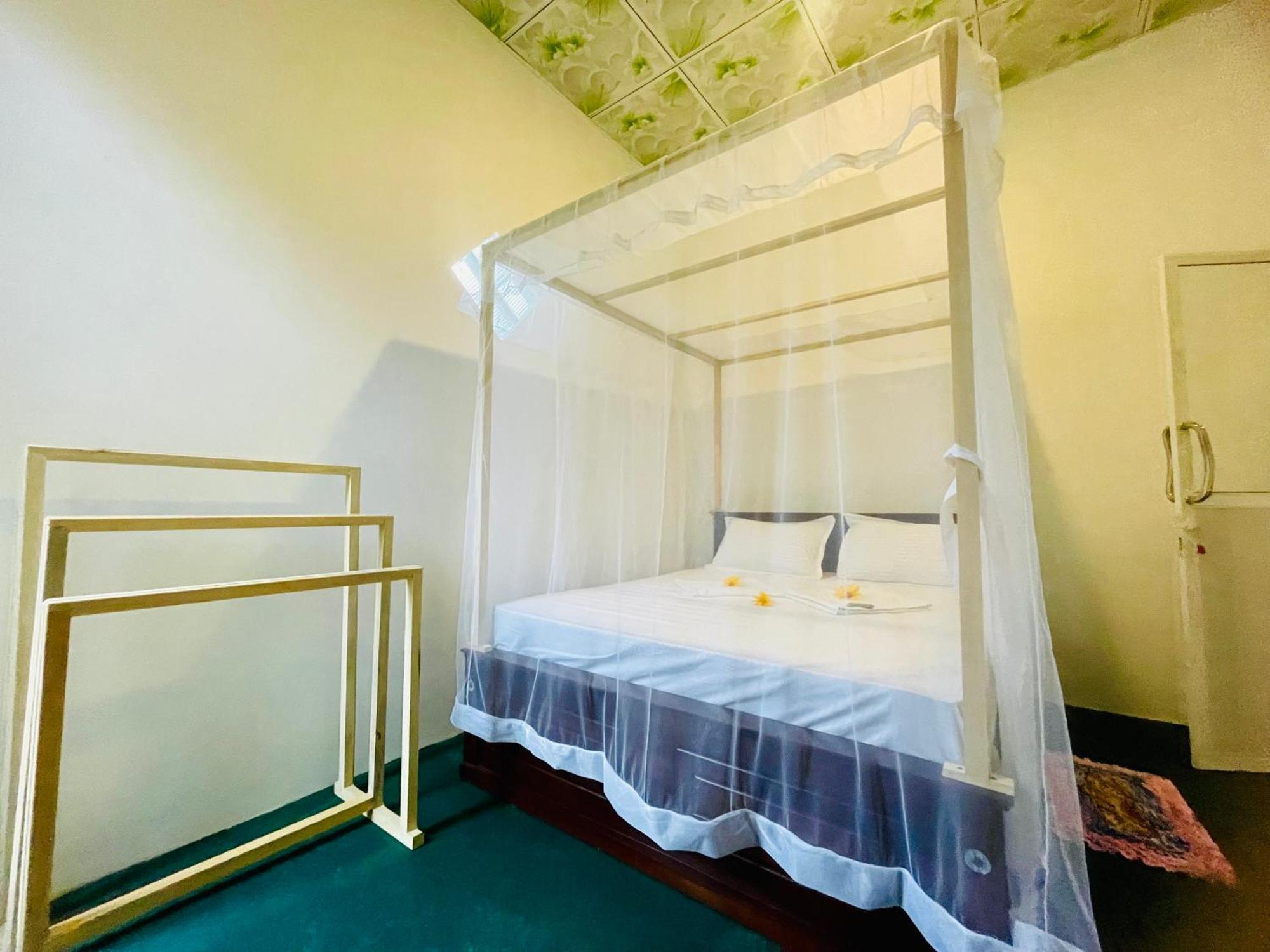 Hotel White Hill House Hiriketiya à Dikwella Extérieur photo